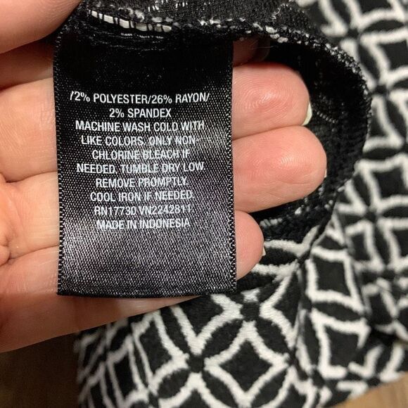 Mossimo black white diamond print crop top keyhole back sleeveless shirt - Picture 7 of 8